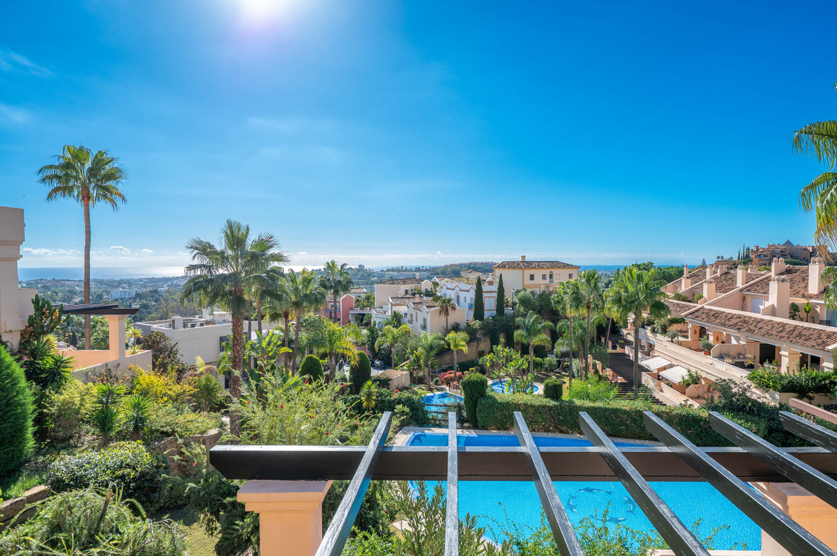 4 Bedroom Apartment for Sale in Nueva Andalucía