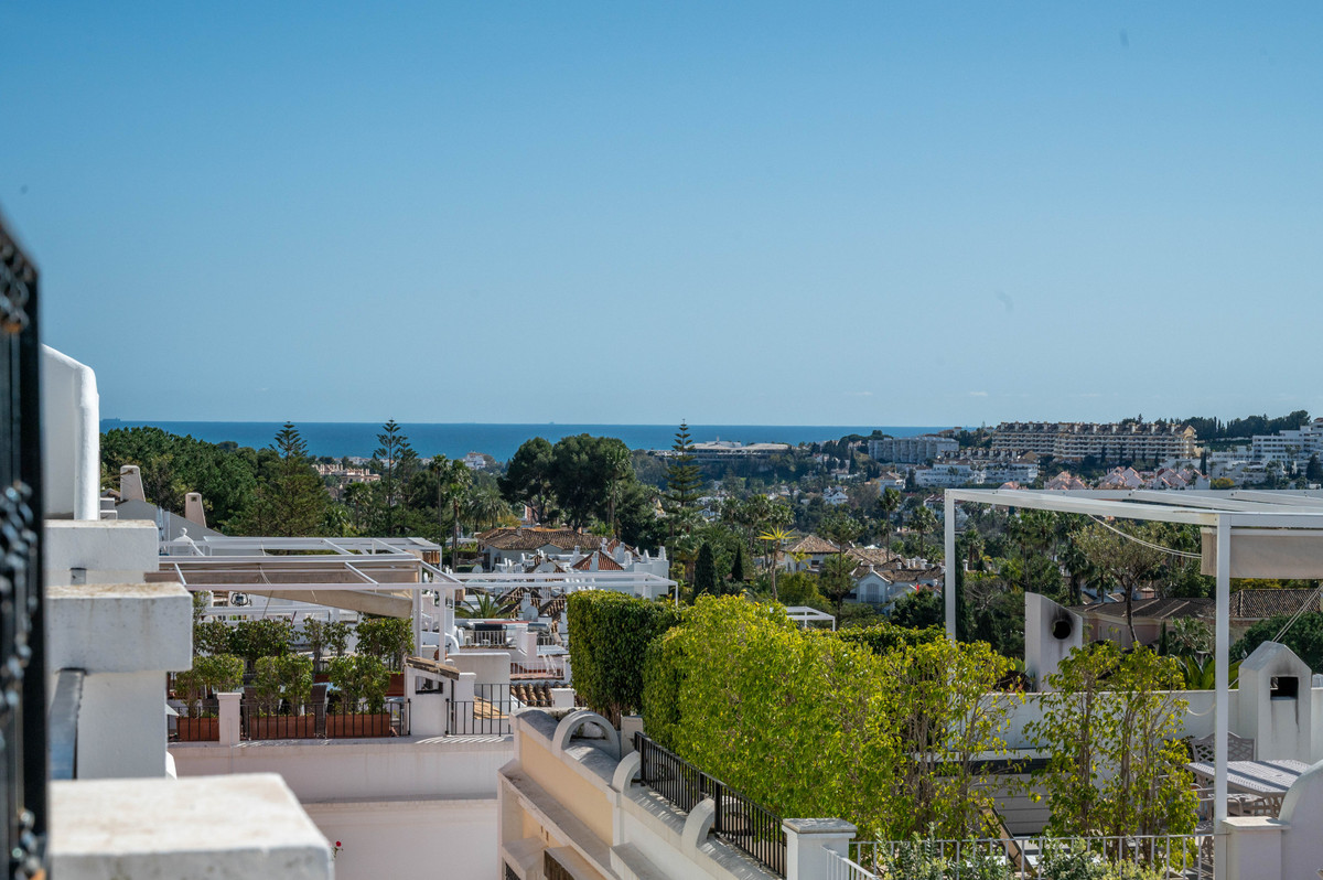 3 Bedroom Villa for Sale in Nueva Andalucía — 2