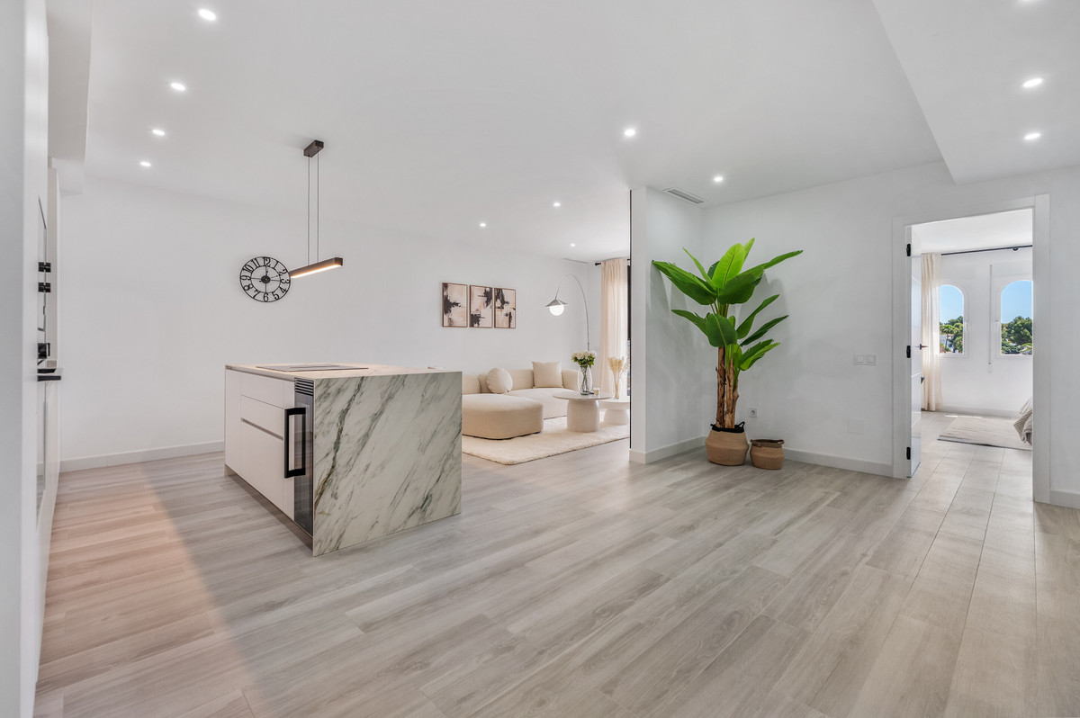 3 Bedroom Apartment for Sale in Nueva Andalucía — 5