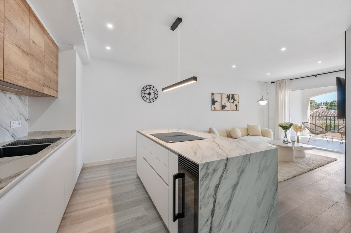 3 Bedroom Apartment for Sale in Nueva Andalucía — 7