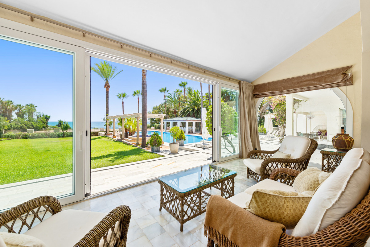 6 Bedroom Villa for Sale in Estepona — 3