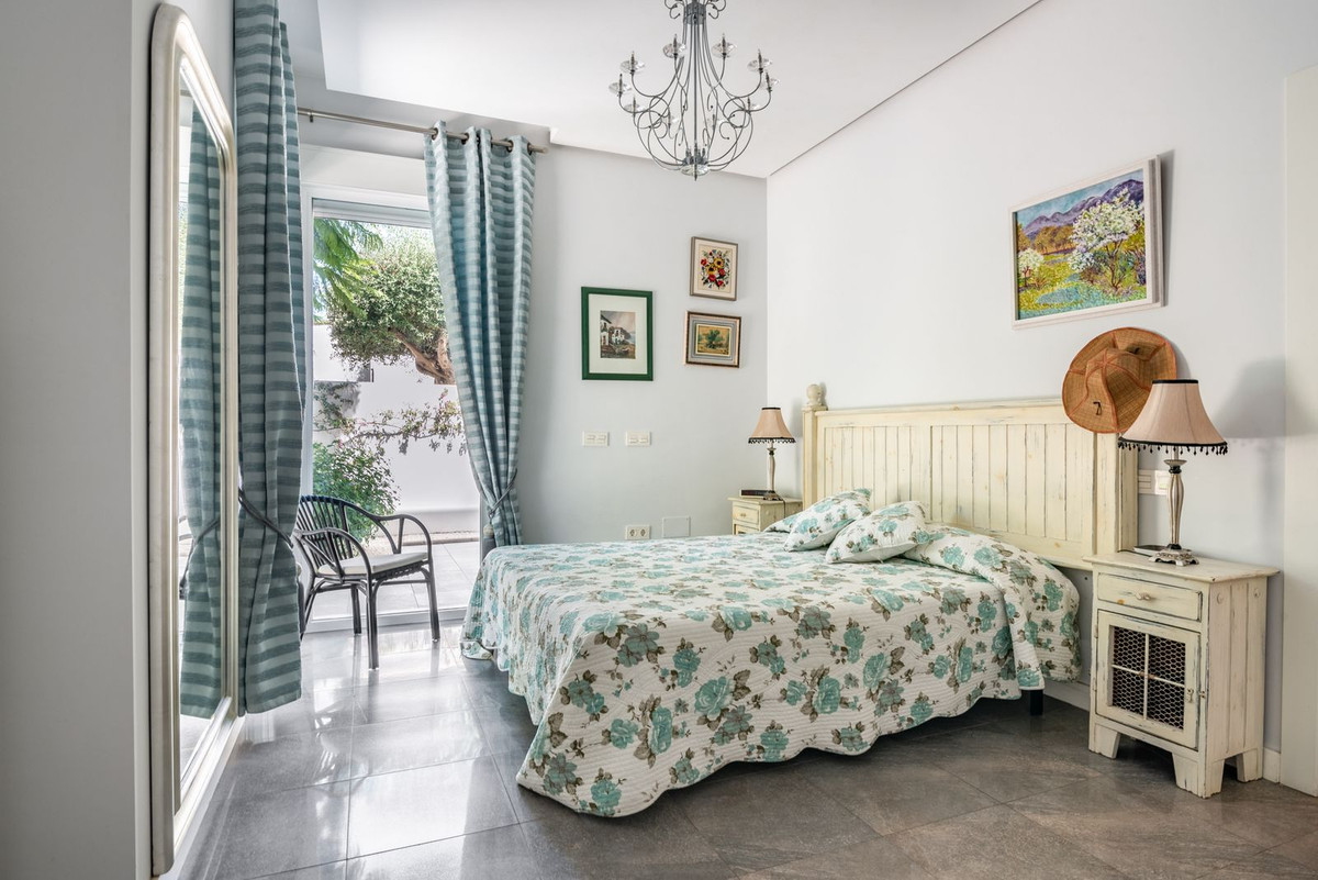 4 Bedroom Villa for Sale in Marbella — 3