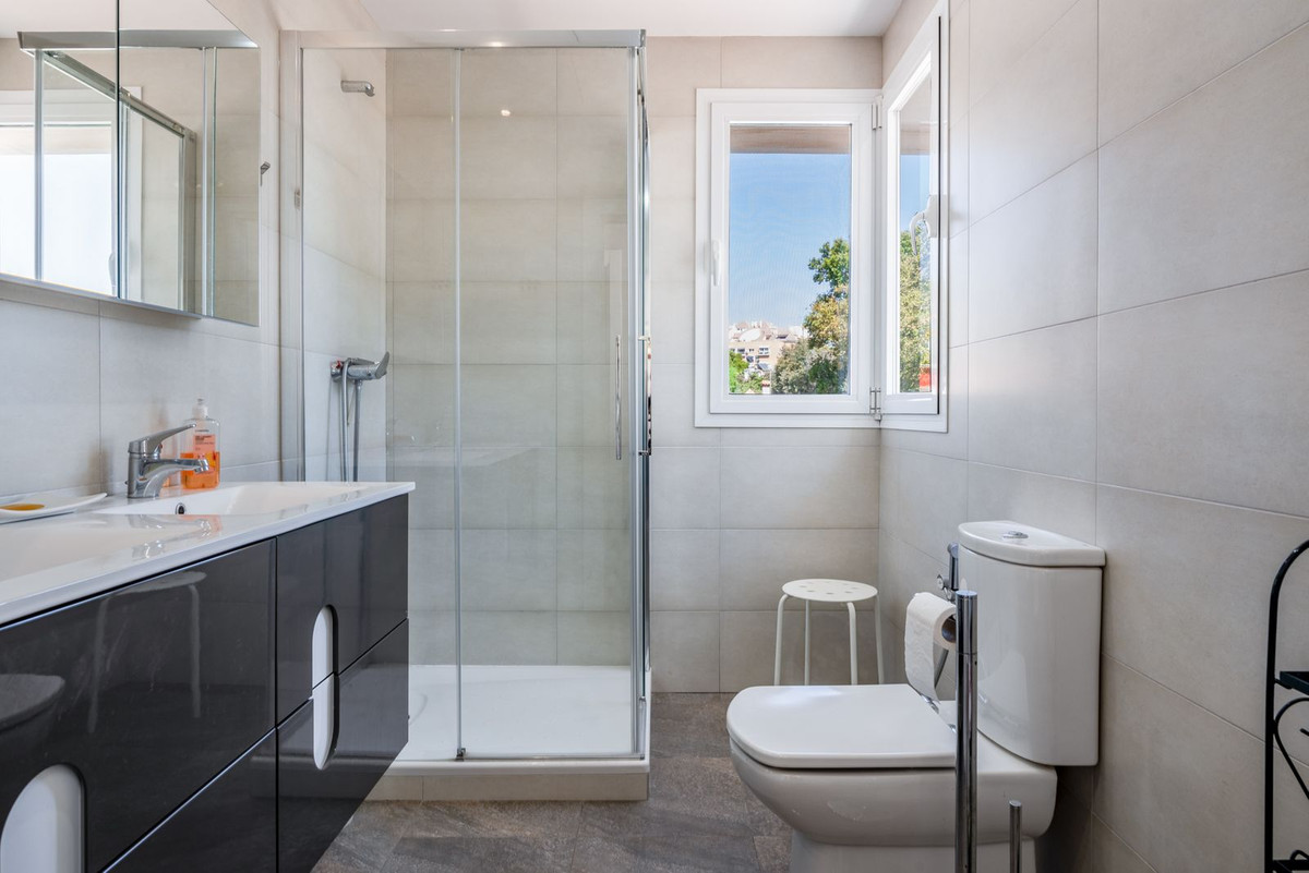 4 Bedroom Villa for Sale in Marbella — 8