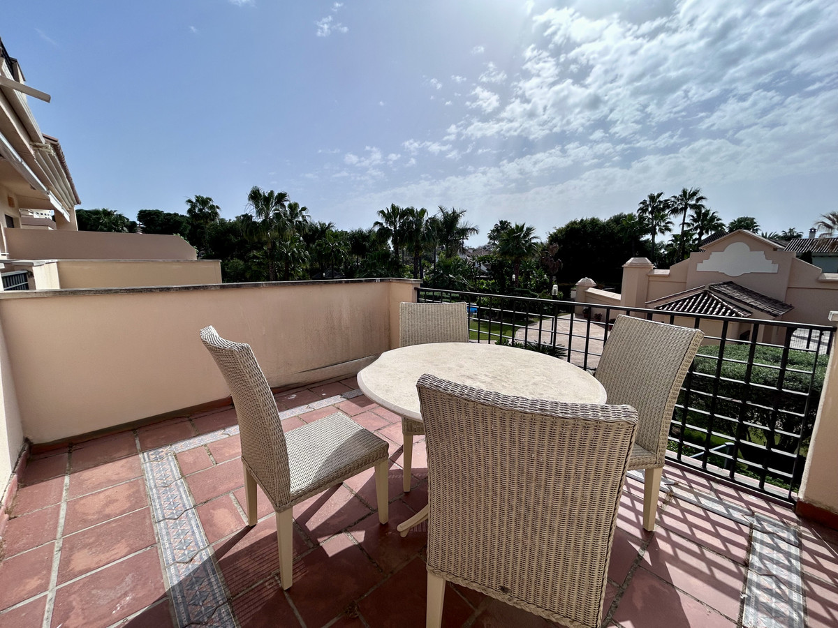 2 Bedroom Apartment for Sale in Puerto Banús — 3
