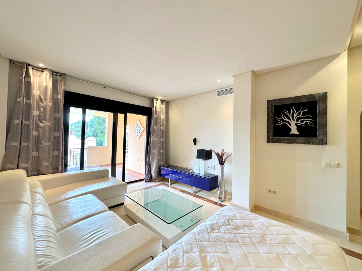 2 Bedroom Apartment for Sale in Puerto Banús — 5