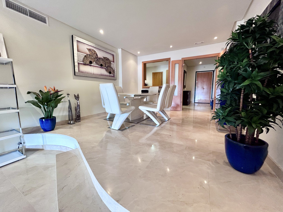 2 Bedroom Apartment for Sale in Puerto Banús — 7