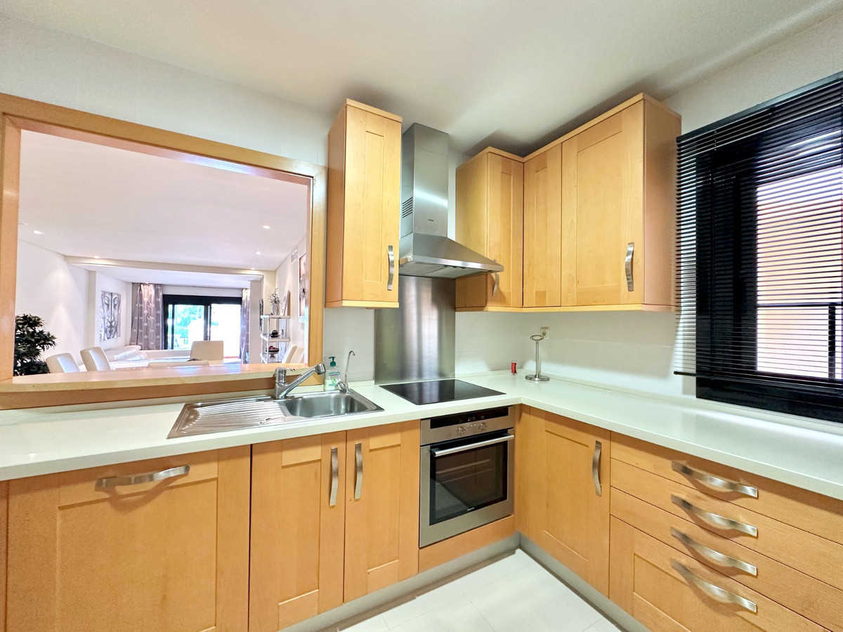 2 Bedroom Apartment for Sale in Puerto Banús — 8