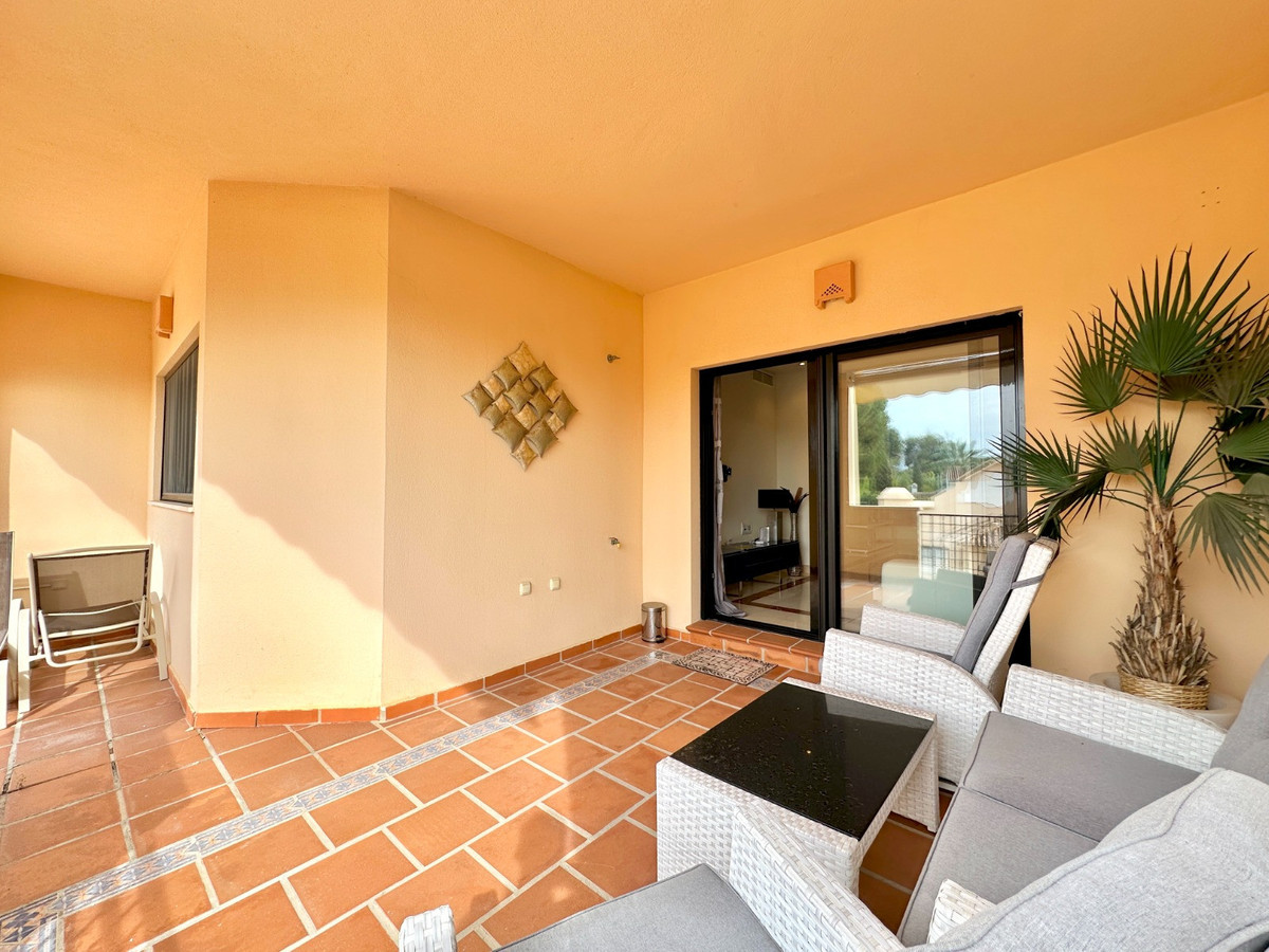2 Bedroom Apartment for Sale in Puerto Banús — view 10