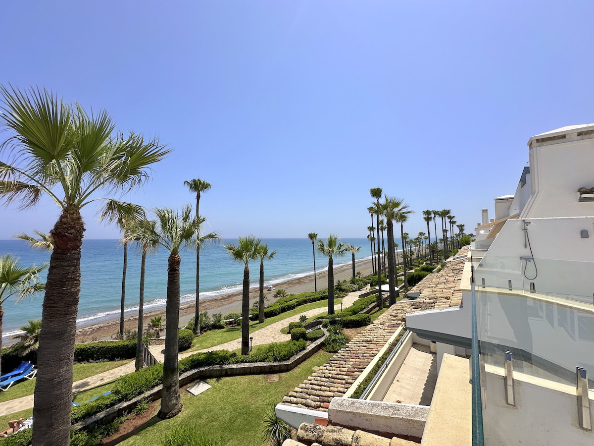 3 Bedroom Apartment for Sale in Estepona — 2