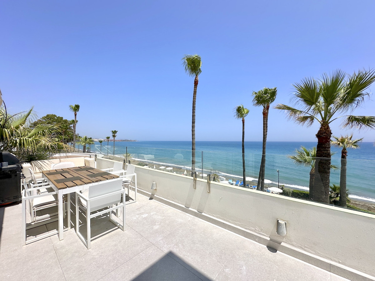 3 Bedroom Apartment for Sale in Estepona — 3