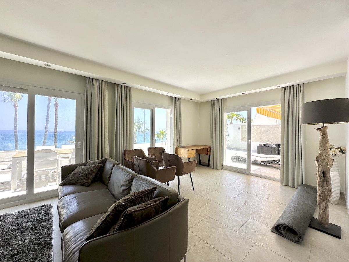 3 Bedroom Apartment for Sale in Estepona — 6