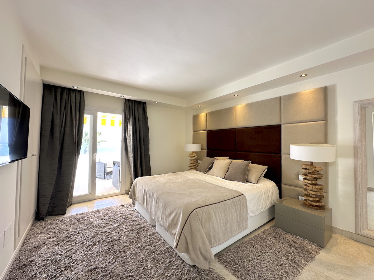 3 Bedroom Apartment for Sale in Estepona — 9