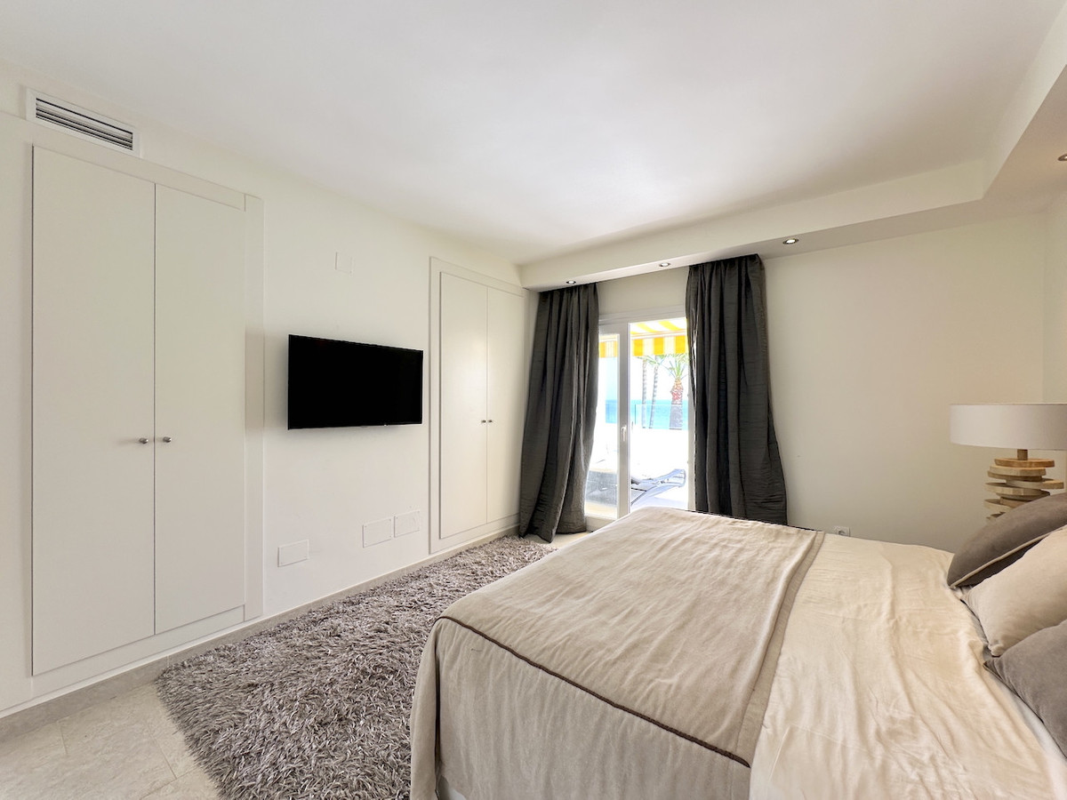 3 Bedroom Apartment for Sale in Estepona — view 10