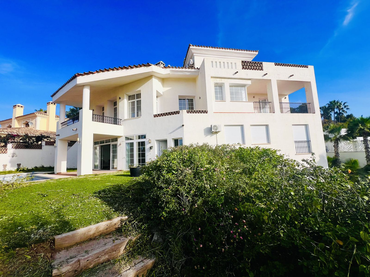 4 Bedroom Villa for Sale in La Quinta — 2