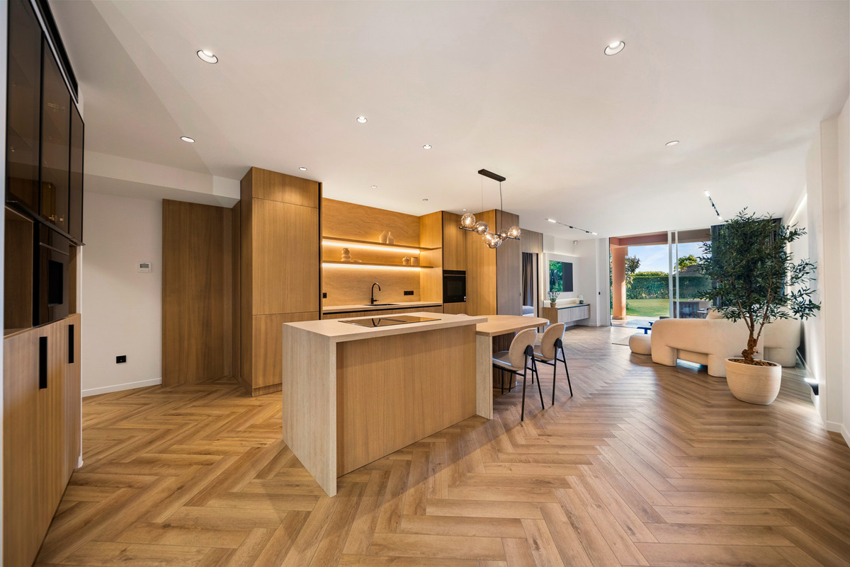 3 Bedroom Apartment for Sale in Nueva Andalucía — 5