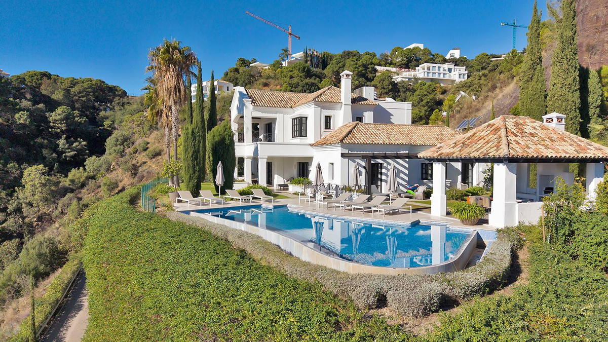 5 Bedroom Villa for Sale in Benahavís