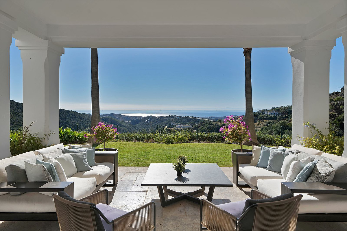 5 Bedroom Villa for Sale in Benahavís — 3