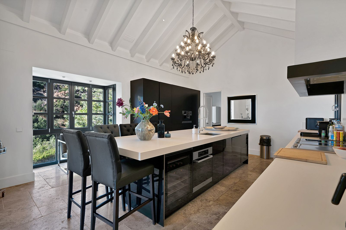 5 Bedroom Villa for Sale in Benahavís — 6