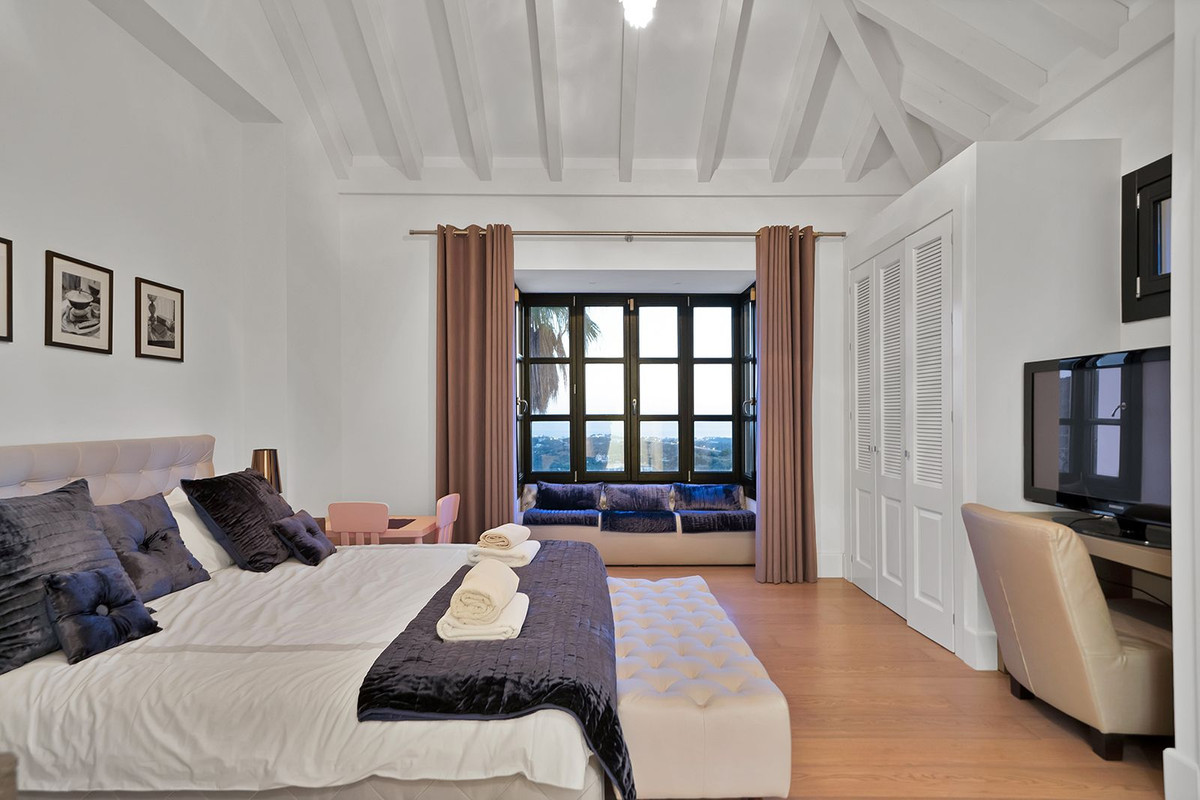 5 Bedroom Villa for Sale in Benahavís — 8