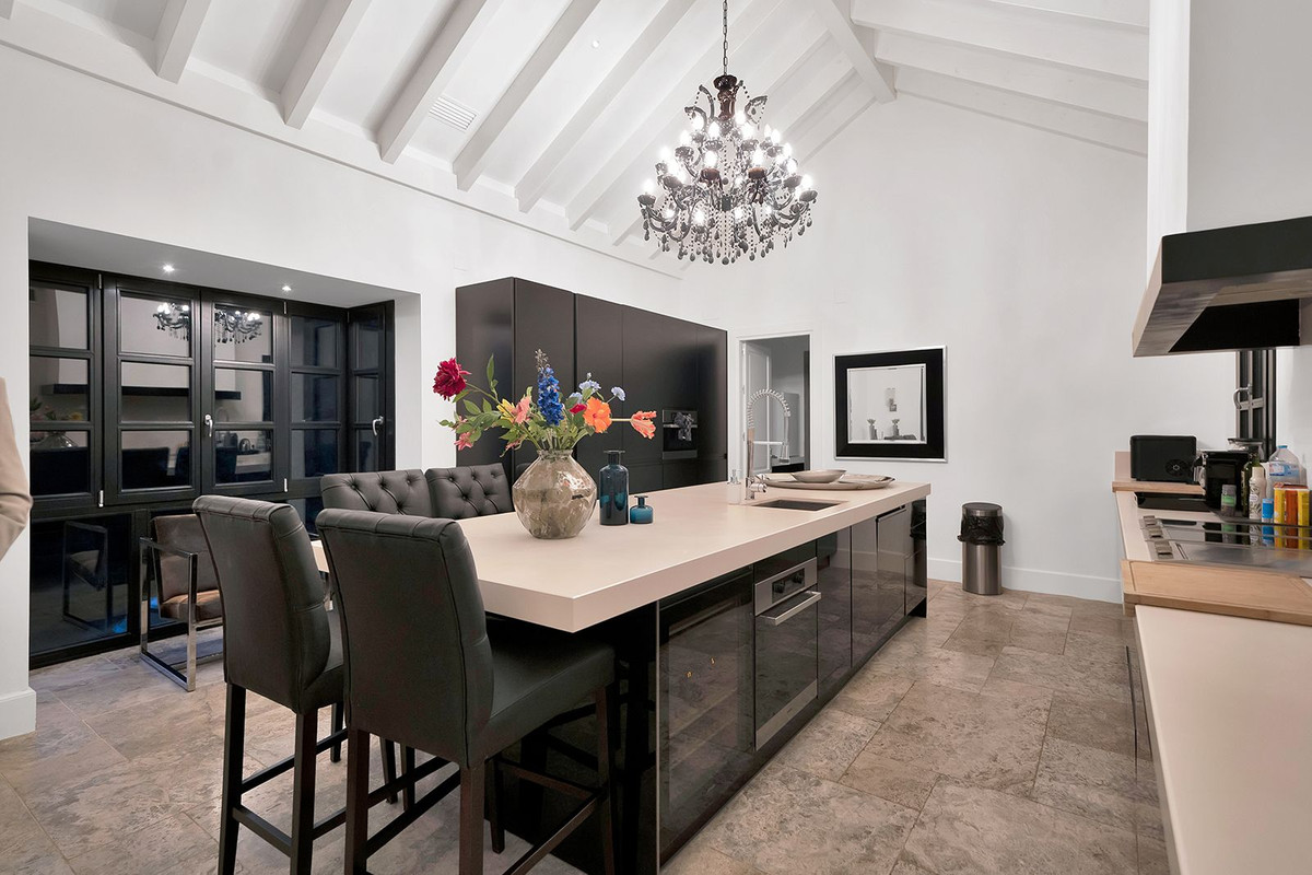 5 Bedroom Villa for Sale in Benahavís — 9
