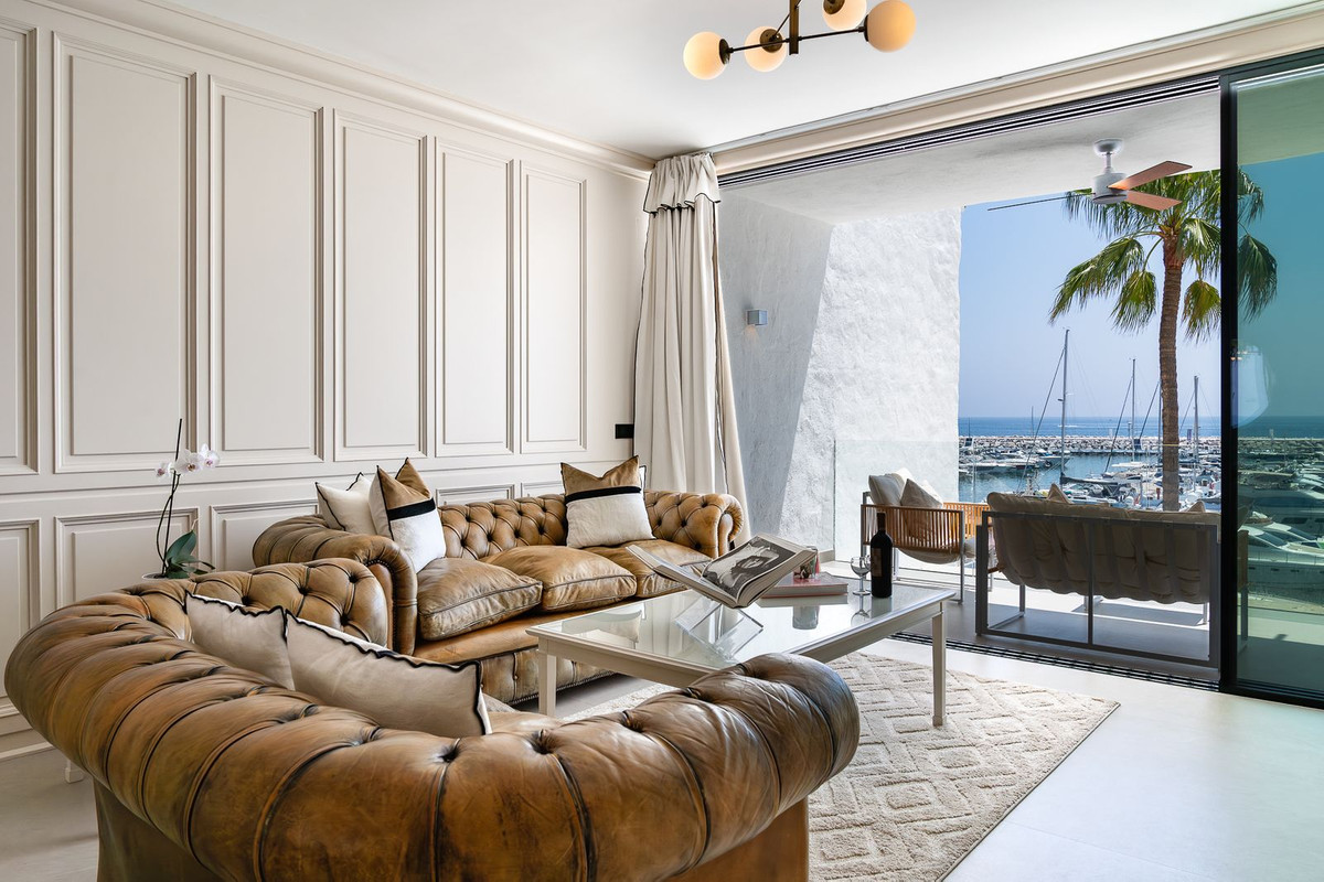 2 Bedroom Apartment for Sale in Puerto Banús — 6