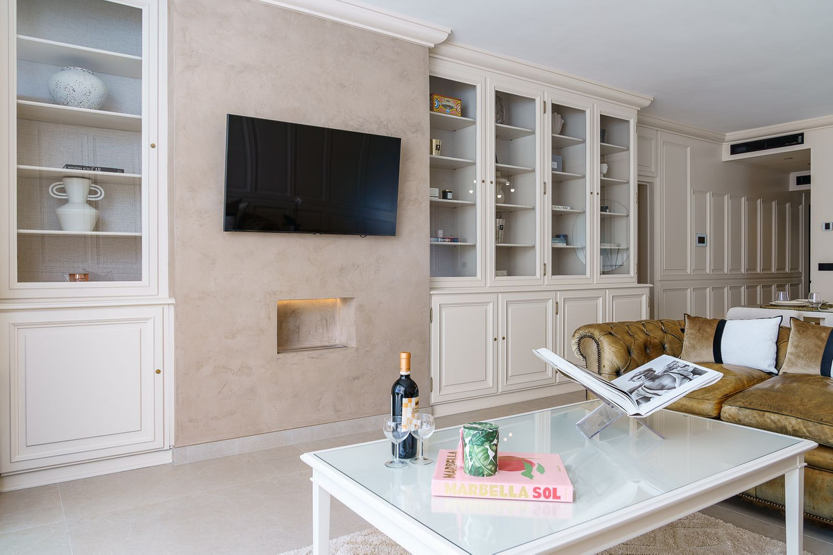 2 Bedroom Apartment for Sale in Puerto Banús — 9