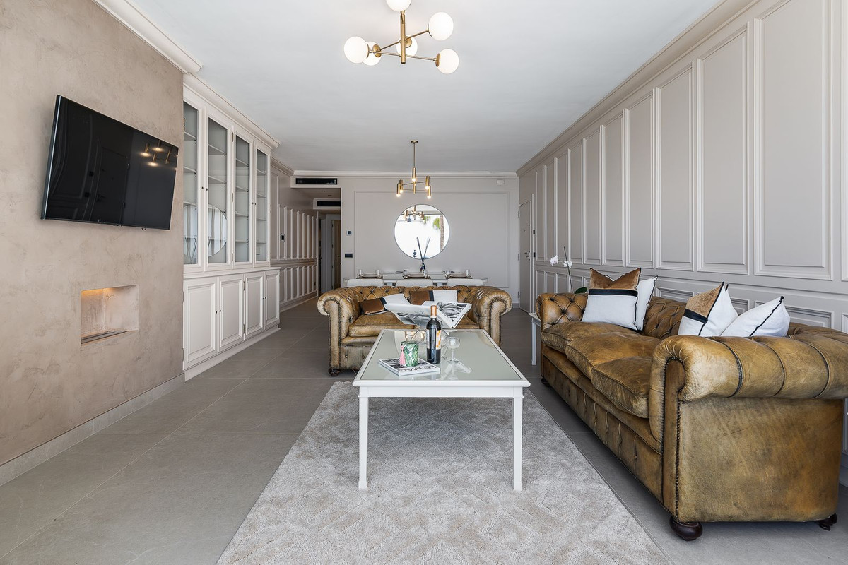 2 Bedroom Apartment for Sale in Puerto Banús — view 10