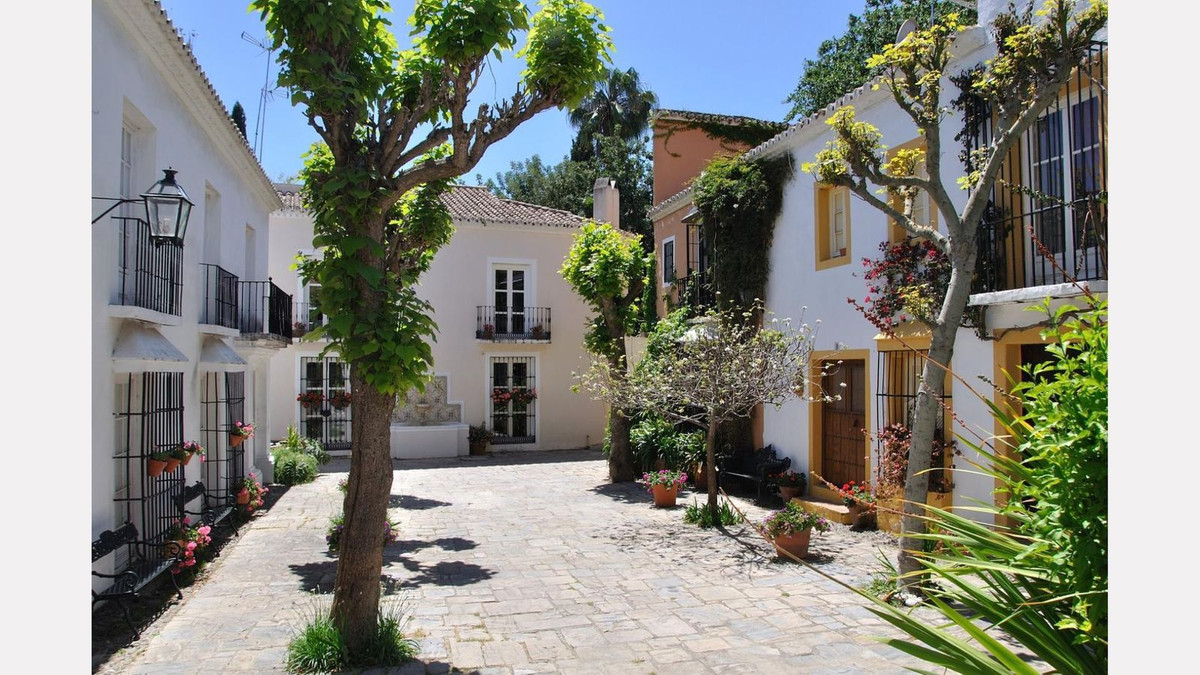 3 Bedroom Villa for Sale in The Golden Mile