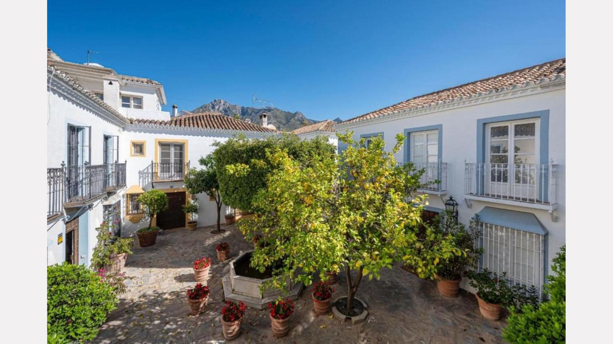 3 Bedroom Villa for Sale in The Golden Mile — 3