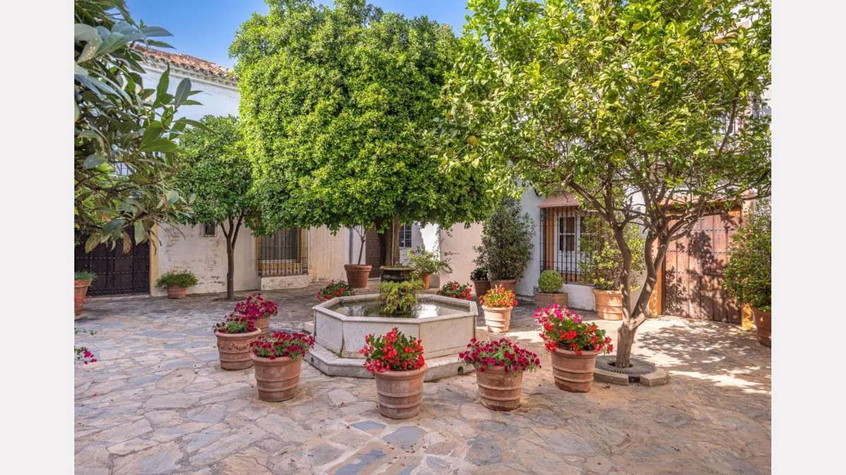 3 Bedroom Villa for Sale in The Golden Mile — 9