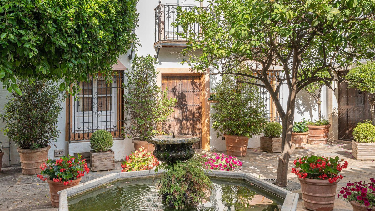 3 Bedroom Villa for Sale in The Golden Mile — view 10