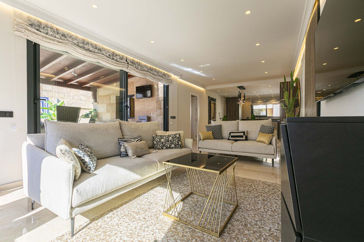 3 Bedroom Apartment for Sale in Marbella — 3