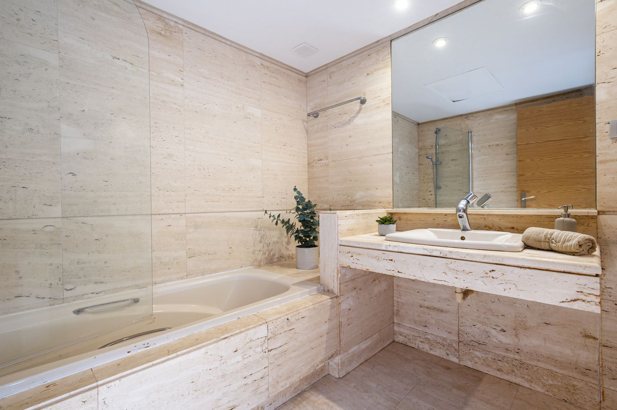 2 Bedroom Apartment for Sale in Marbella — 9