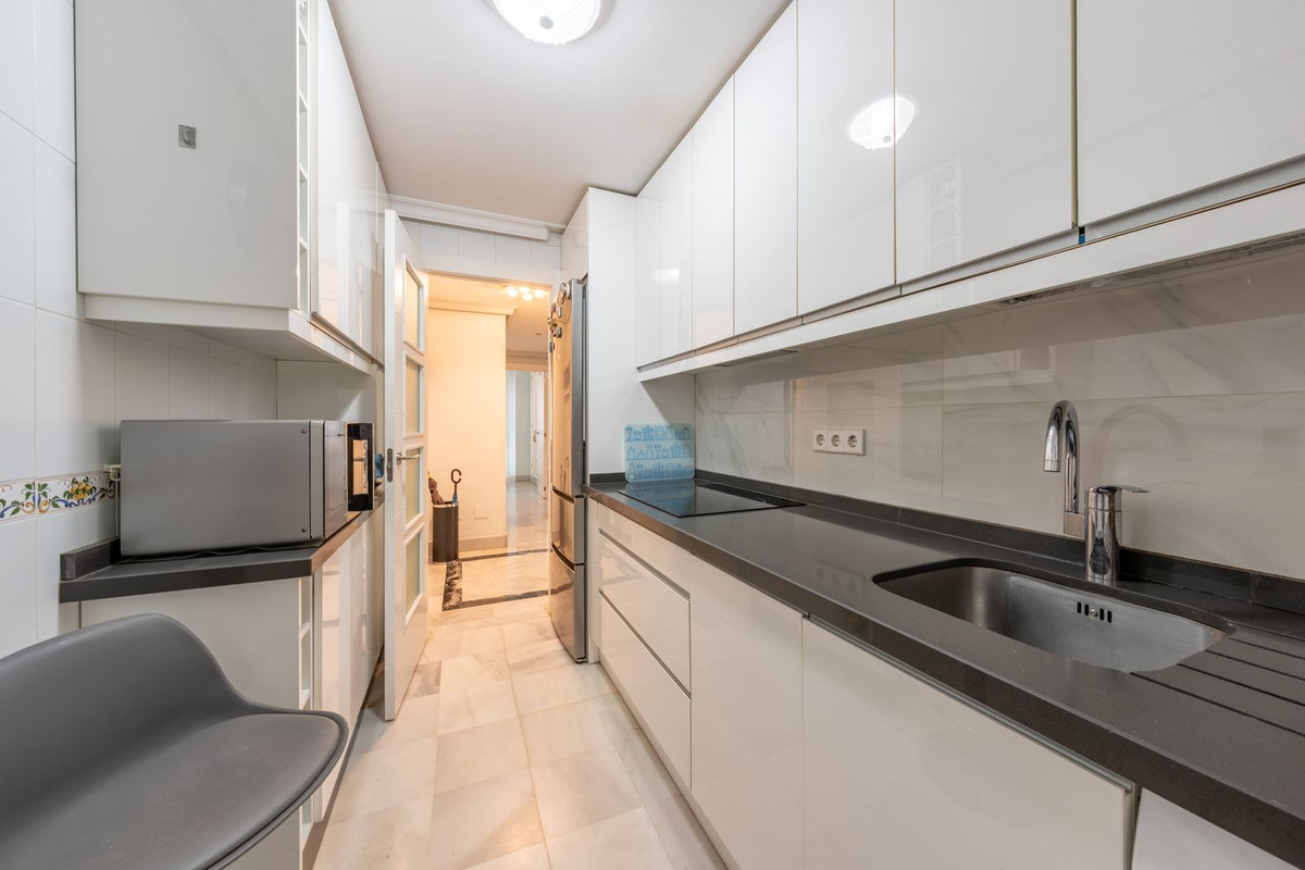 2 Bedroom Apartment for Sale in Marbella — view 10