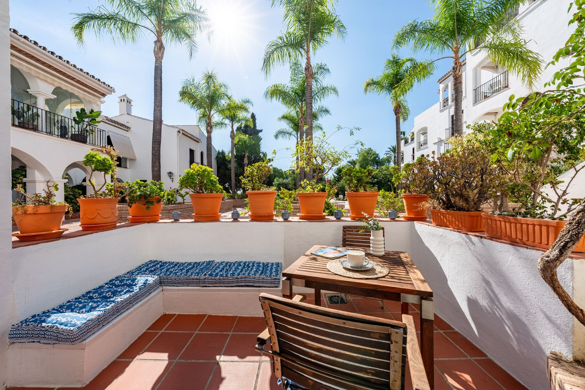3 Bedroom Apartment for Sale in The Golden Mile — 2
