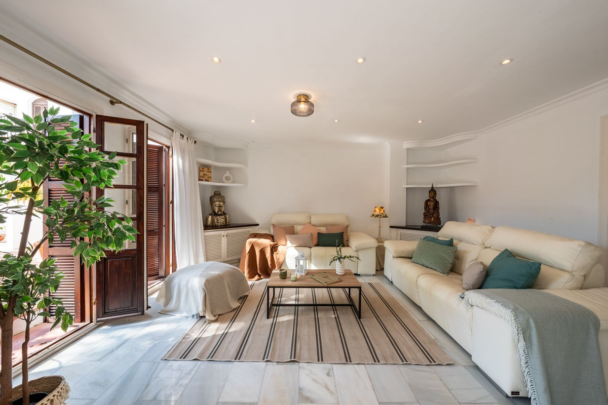 3 Bedroom Apartment for Sale in The Golden Mile — 5
