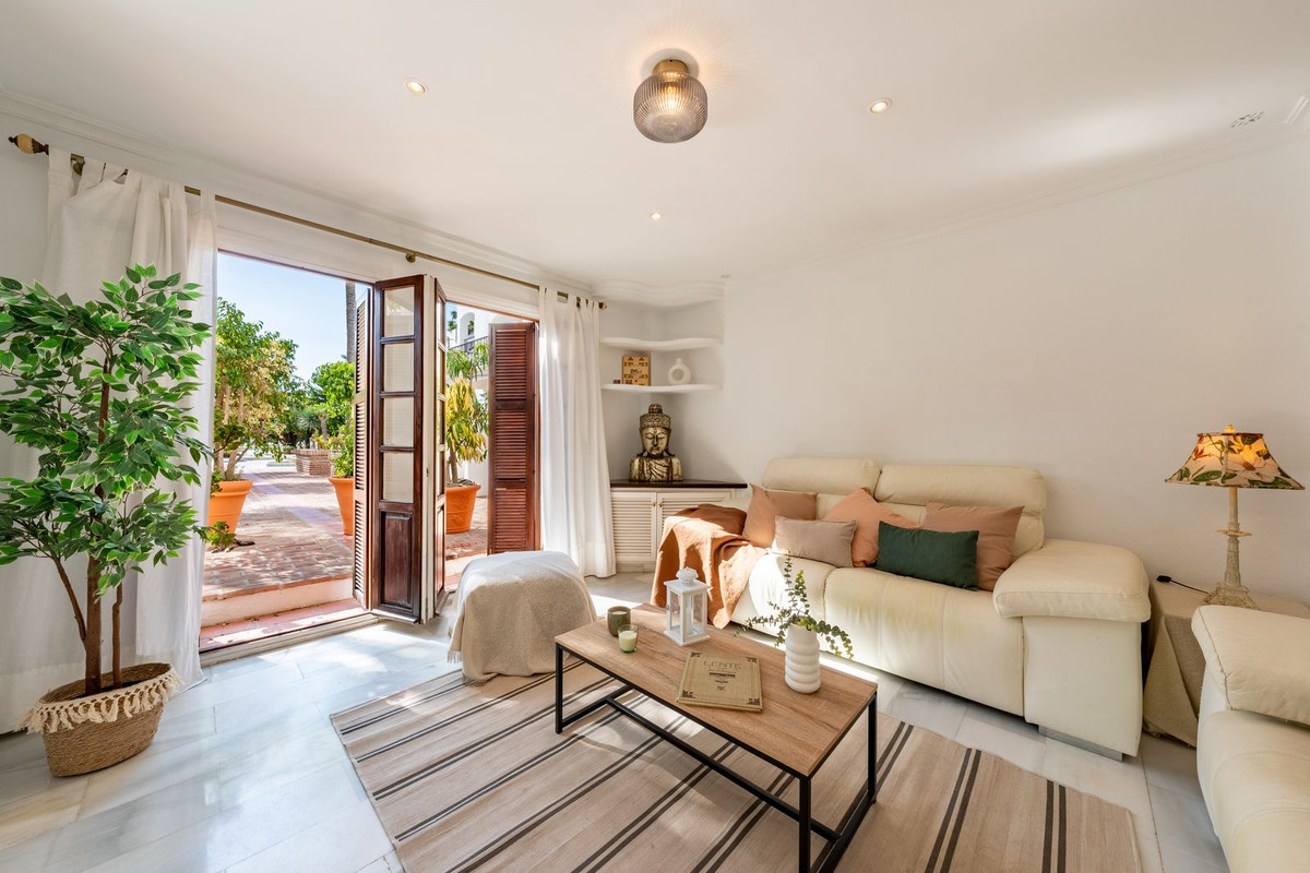 3 Bedroom Apartment for Sale in The Golden Mile — 7