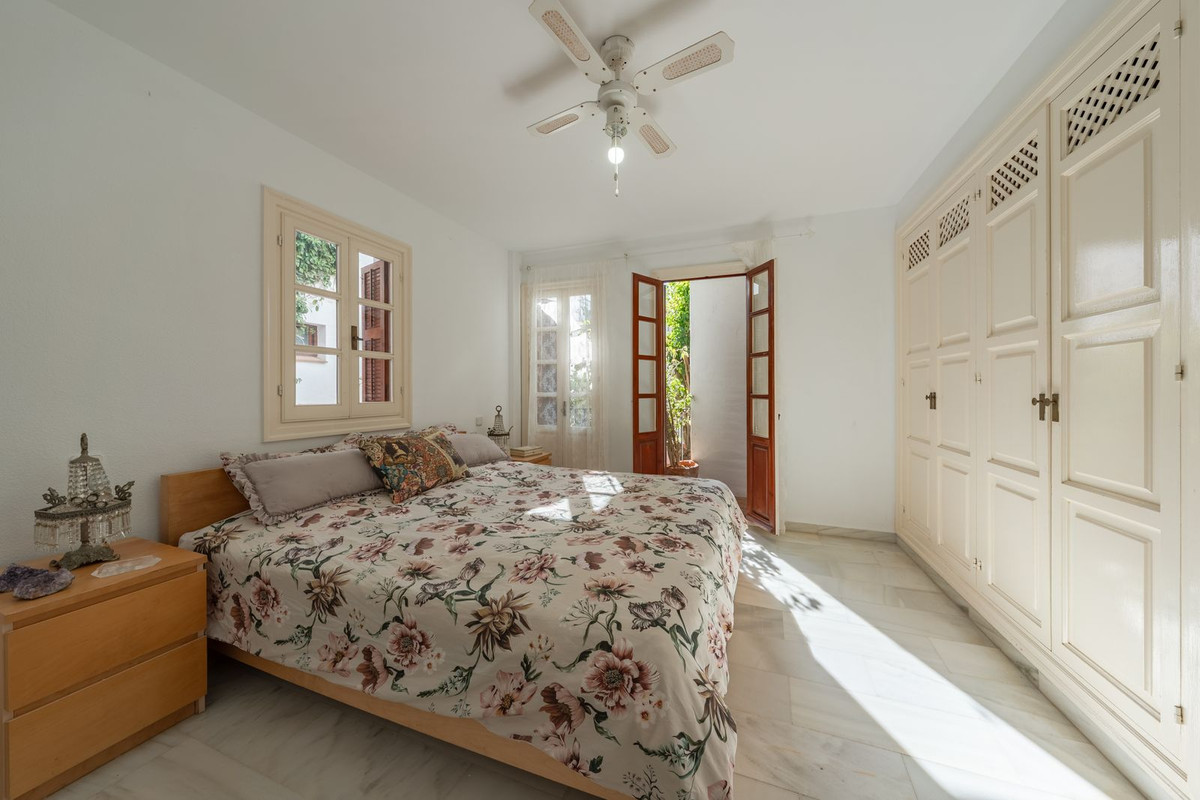 3 Bedroom Apartment for Sale in The Golden Mile — view 10