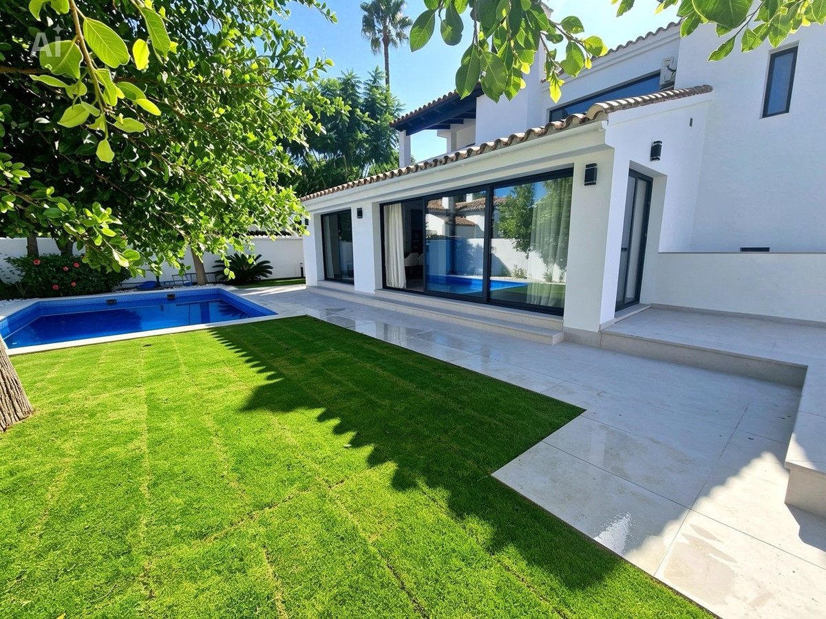 5 Bedroom Villa for Sale in Marbella