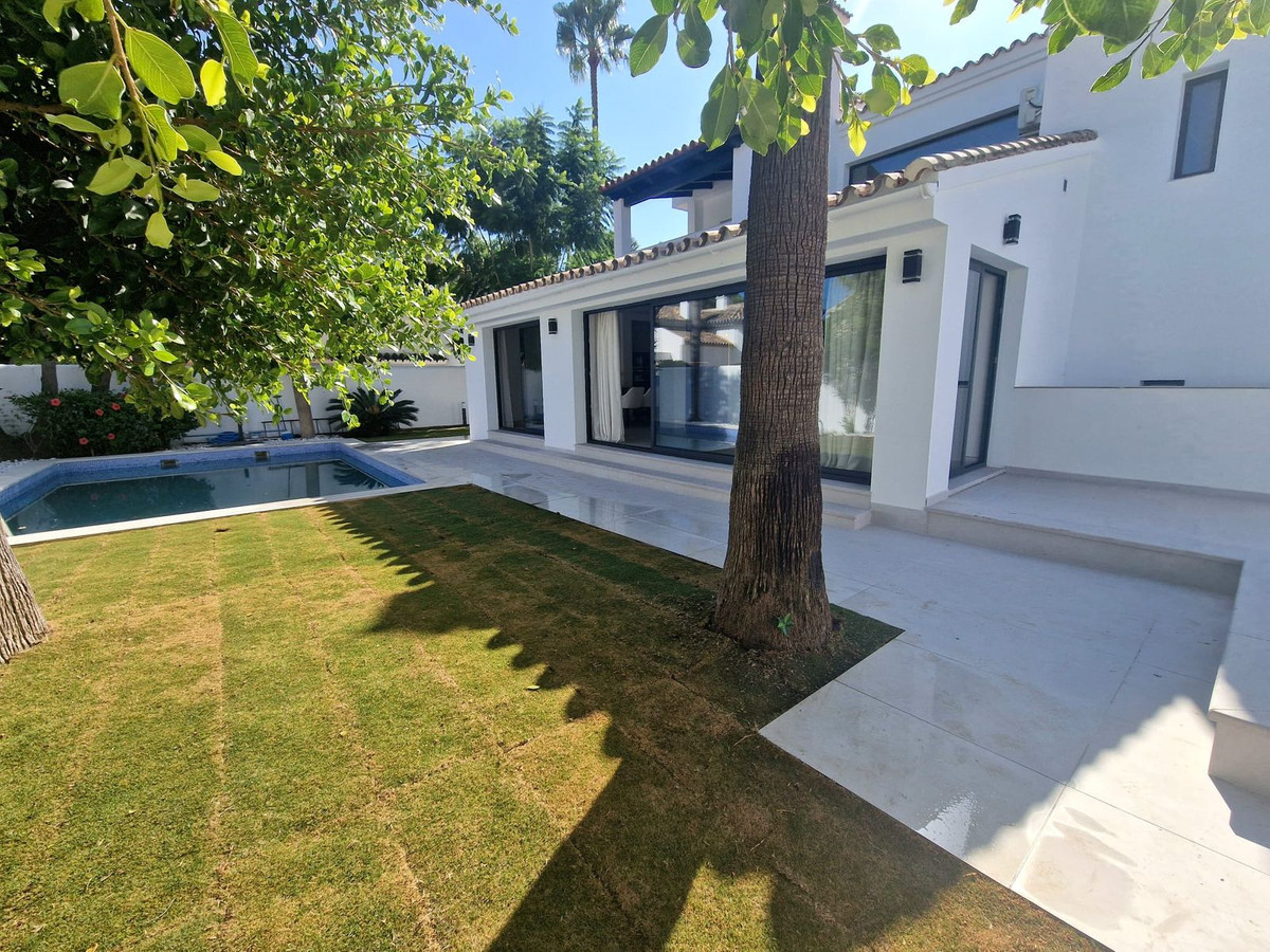 5 Bedroom Villa for Sale in Marbella — 5