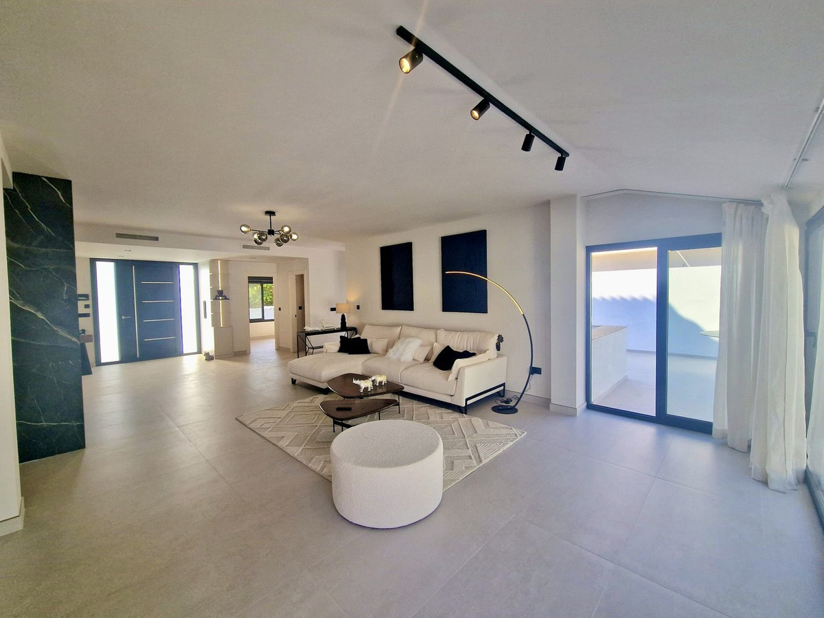 5 Bedroom Villa for Sale in Marbella — view 10