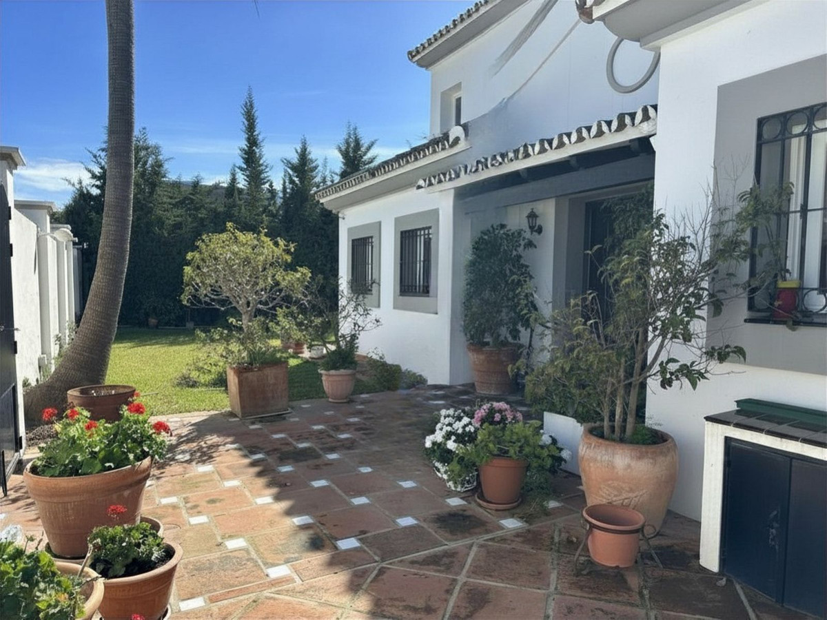 4 Bedroom Villa for Sale in Estepona — 4