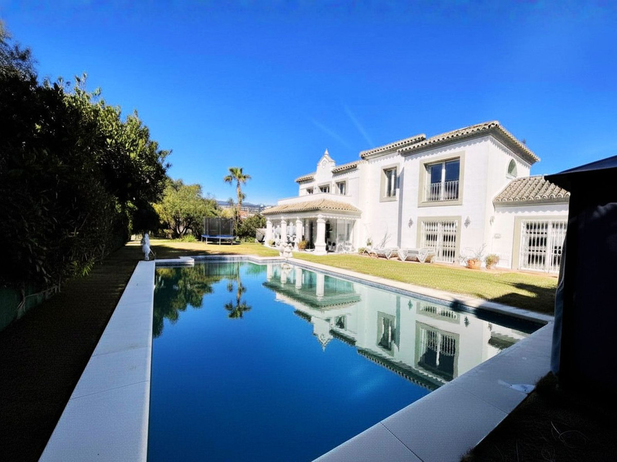 4 Bedroom Villa for Sale in Estepona — 6