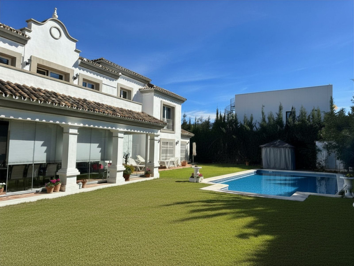 4 Bedroom Villa for Sale in Estepona — 7
