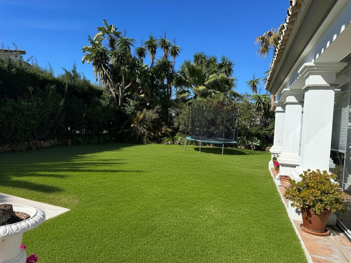 4 Bedroom Villa for Sale in Estepona — 9