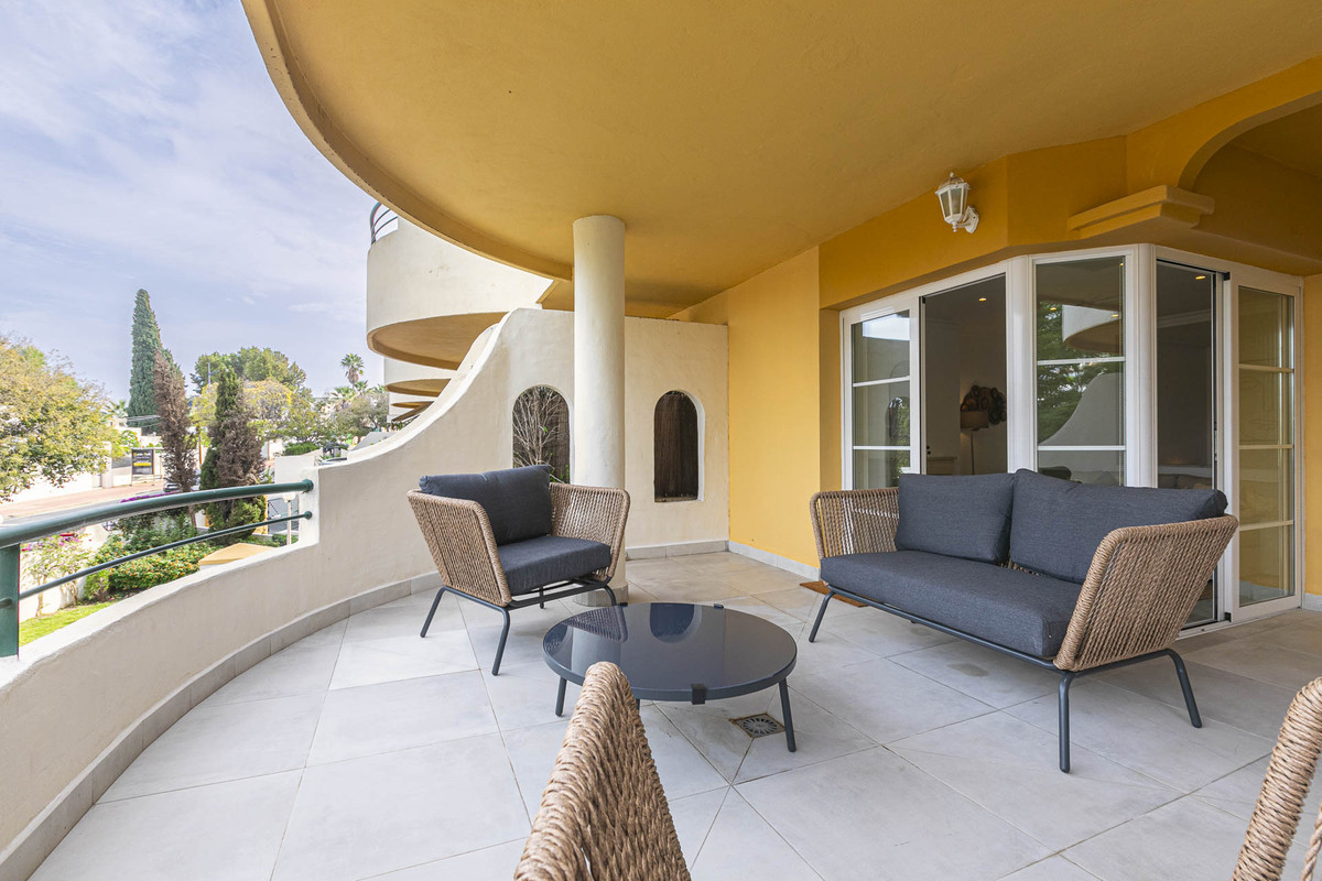 2 Bedroom Apartment for Sale in Nueva Andalucía — 2