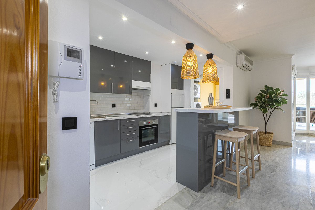 2 Bedroom Apartment for Sale in Nueva Andalucía — 4
