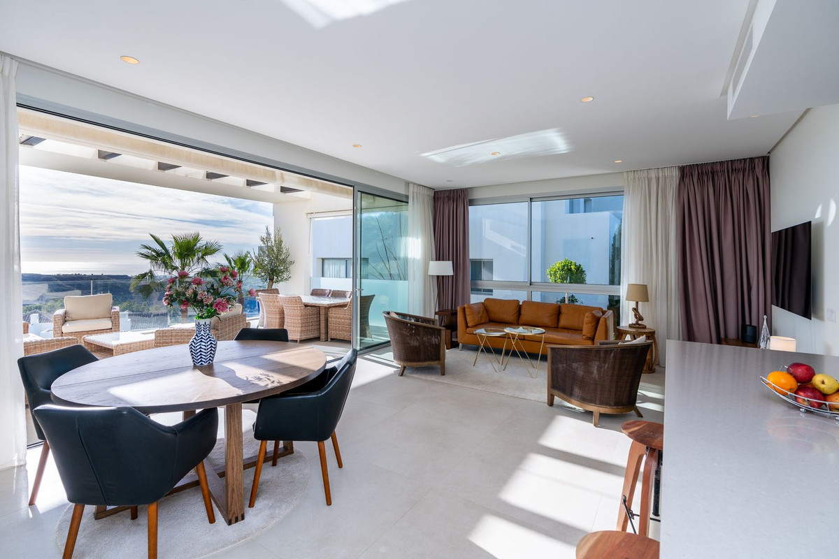 3 Bedroom Apartment for Sale in Benahavís — 2