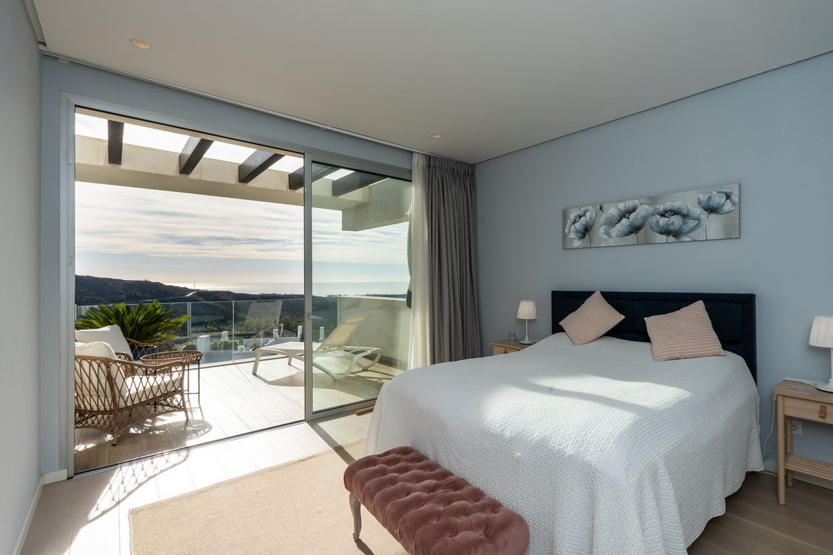 3 Bedroom Apartment for Sale in Benahavís — 6