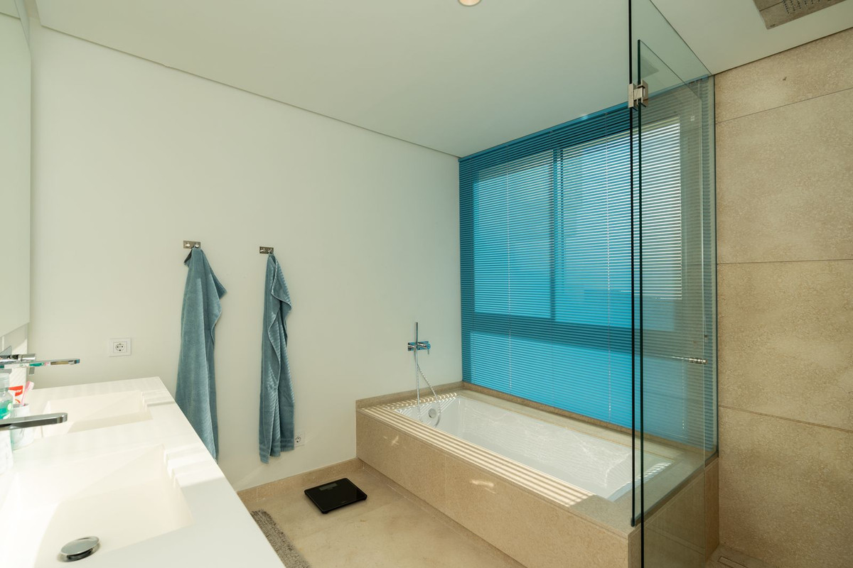 3 Bedroom Apartment for Sale in Benahavís — 8